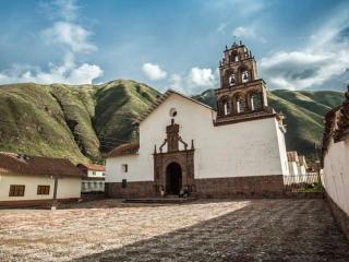 Huaro, the church with stories painted on the walls